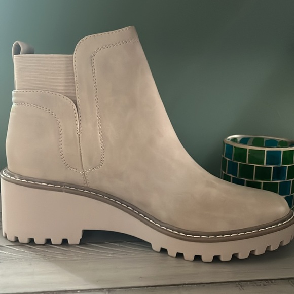 Women’s 2inch heel anklee bootss - Picture 3 of 4